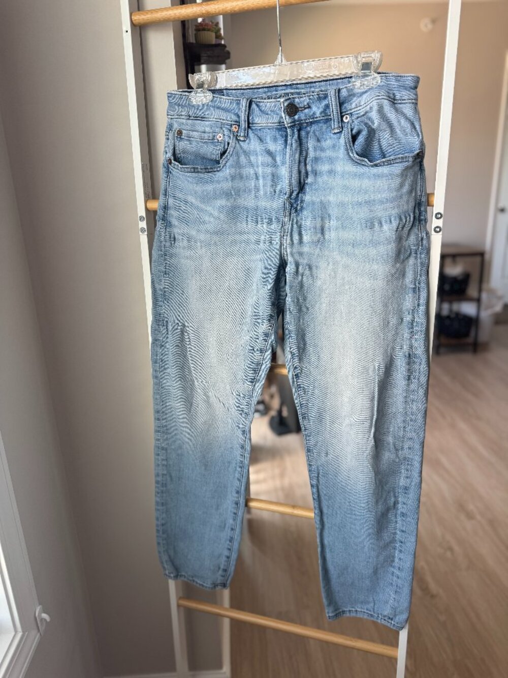 American Eagle Athletic Fit Light Wash Men's Jeans - Size 31x30 👖